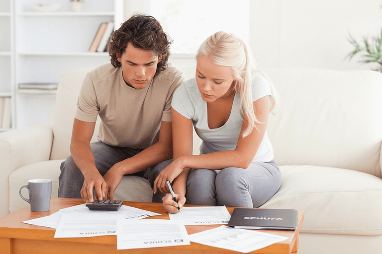 SCHUFA-Score verbessern: 12 praktische Schritte in 6 Monaten