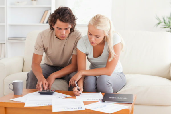 SCHUFA-Score verbessern: 12 praktische Schritte in 6 Monaten